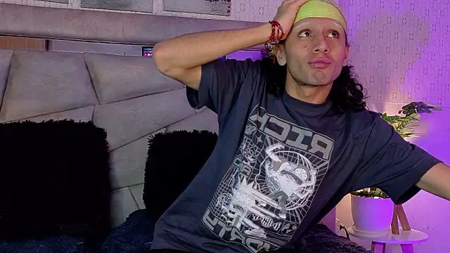 Snapshot of 4L3JX chatting on 02-05-26, 12:43 4L3JX online show from 02-05-26, 12:43