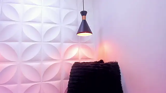 Snapshot of zaira_skinny chatting on 06-20-26, 03:53 zaira skinny online show from 06-20-26, 03:53