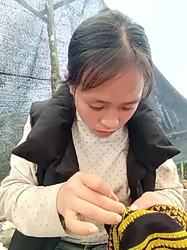 Snapshot of Hari-saka chatting on 02-18-26, 09:27 Hari-saka online show from 02-18-26, 09:27