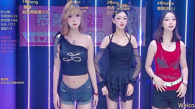 Snapshot of queen--001 chatting on 03-13-26, 01:40 queen--001 online show from 03-13-26, 01:40