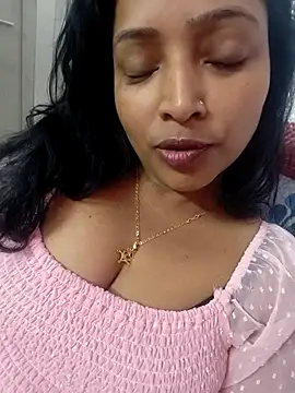 Snapshot of Hot-Tinaa chatting on 02-19-26, 01:45 Hot-Tinaa online show from 02-19-26, 01:45