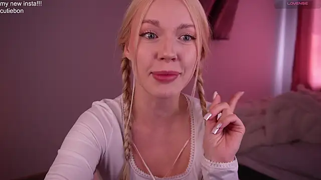 Snapshot of cutebon chatting on 07-08-26, 03:55 cutebon online show from 07-08-26, 03:55