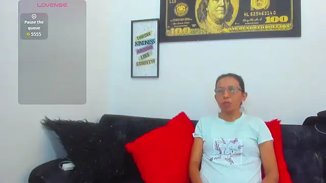 Snapshot of Livia_Coxs chatting on 03-06-26, 01:29 Livia Coxs online show from 03-06-26, 01:29