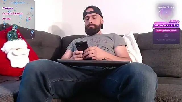 Snapshot of SpermsBank chatting on 12-25-24, 09:43 SpermsBank online show from 12-25-24, 09:43