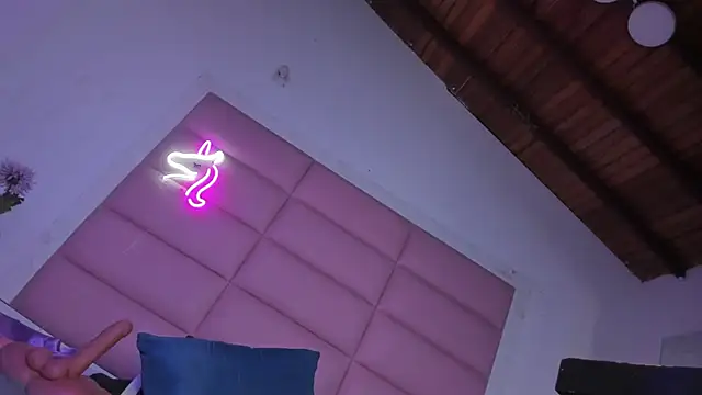 Catalinna 03 online show from 04-25-26, 01:41