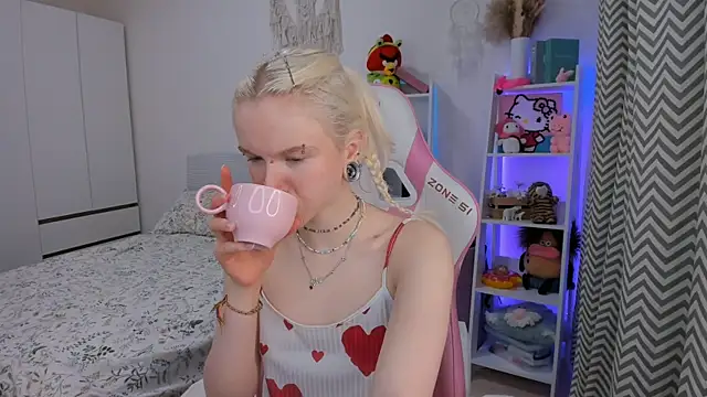 Mia WaterFall online show from 02-10-26, 03:21