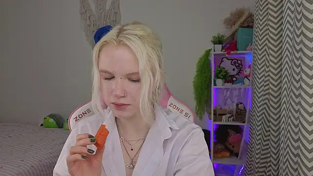 Mia WaterFall online show from 04-28-26, 03:22