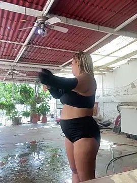 Snapshot of veronica414 chatting on 03-11-26, 01:39 veronica414 online show from 03-11-26, 01:39