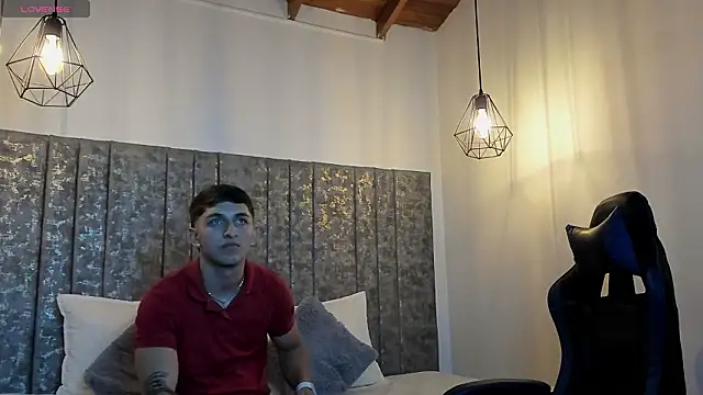 Snapshot of Calvin_Hunter chatting on 03-08-26, 05:00 Calvin Hunter online show from 03-08-26, 05:00