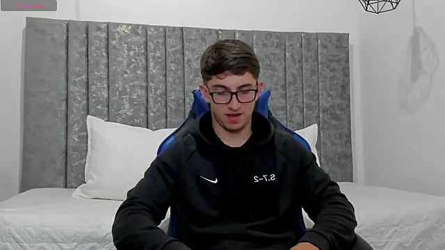 Calvin Hunter online show from 04-02-26, 03:04