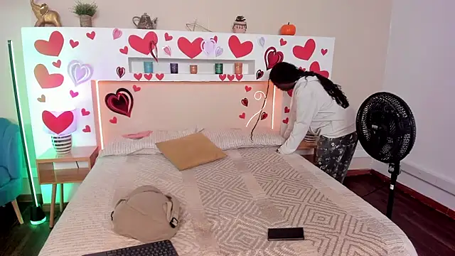 Snapshot of naomi_campell chatting on 02-14-26, 11:29 naomi campell online show from 02-14-26, 11:29