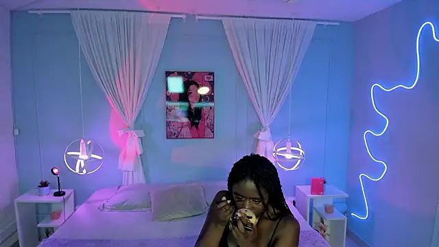 Snapshot of naomi_campell chatting on 03-05-26, 07:43 naomi campell online show from 03-05-26, 07:43