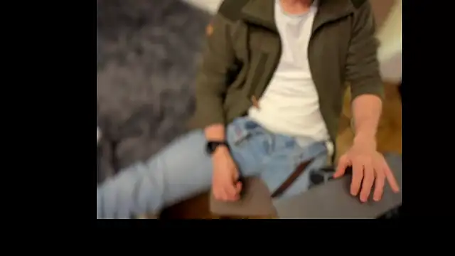 Snapshot of AfterTheRun chatting on 03-25-26, 08:37 AfterTheRun online show from 03-25-26, 08:37