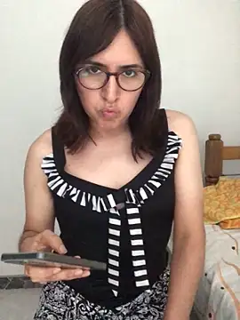 Snapshot of Eide-26 chatting on 03-15-26, 04:07 Eide-26 online show from 03-15-26, 04:07