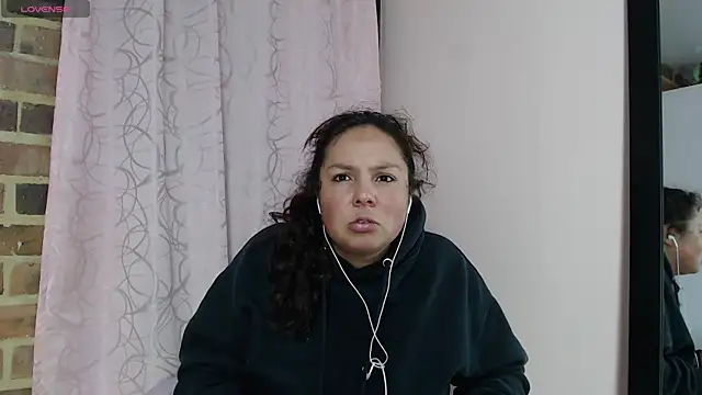 HannaRose- online show from 05-03-26, 02:28