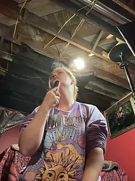 Snapshot of HazelFr33bird chatting on 10-12-25, 01:15 HazelFr33bird online show from 10-12-25, 01:15