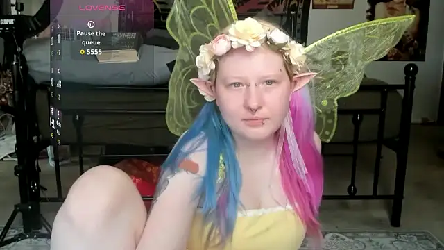 Snapshot of LoriCritter chatting on 03-26-26, 08:14 LoriCritter online show from 03-26-26, 08:14