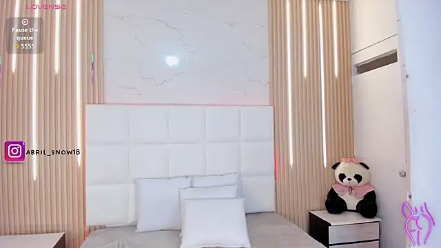 abril snow online show from 03-21-26, 07:39