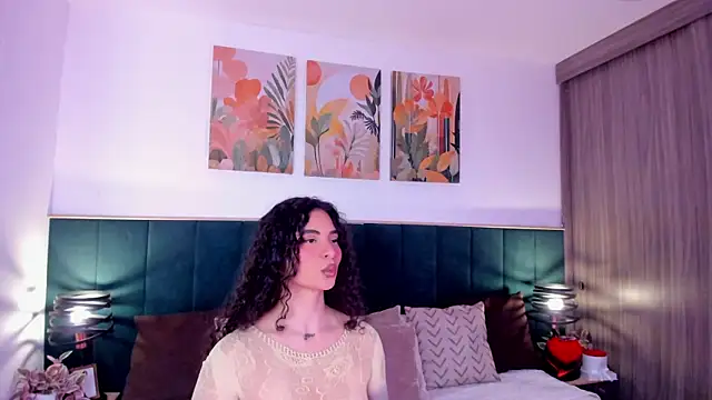 Snapshot of IrinaBlanc chatting on 06-19-26, 02:49 IrinaBlanc online show from 06-19-26, 02:49