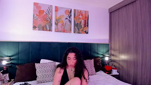 Snapshot of IrinaBlanc chatting on 06-20-26, 04:04 IrinaBlanc online show from 06-20-26, 04:04