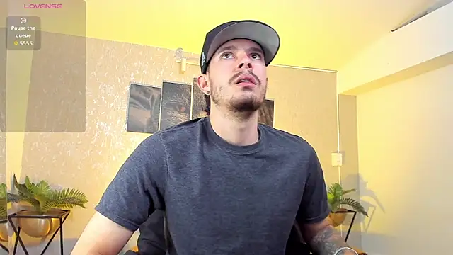 Snapshot of Nils_saintt chatting on 02-07-26, 03:32 Nils saintt online show from 02-07-26, 03:32