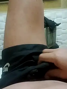 Snapshot of valrj chatting on 02-20-26, 02:41 valrj online show from 02-20-26, 02:41