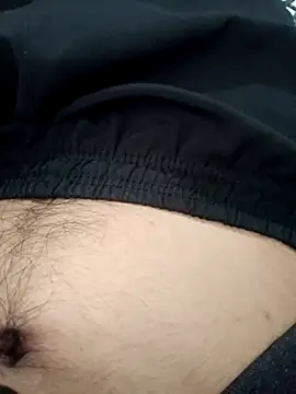 Snapshot of Hotboy395 chatting on 01-18-26, 05:33 Hotboy395 online show from 01-18-26, 05:33