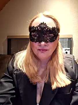 Snapshot of MaskedQueen77 chatting on 01-18-26, 03:49 MaskedQueen77 online show from 01-18-26, 03:49