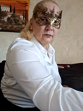 MaskedQueen77 online show from 05-28-26, 12:24