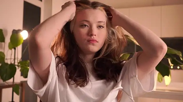 Snapshot of EleniRoeber chatting on 02-25-26, 04:16 EleniRoeber online show from 02-25-26, 04:16