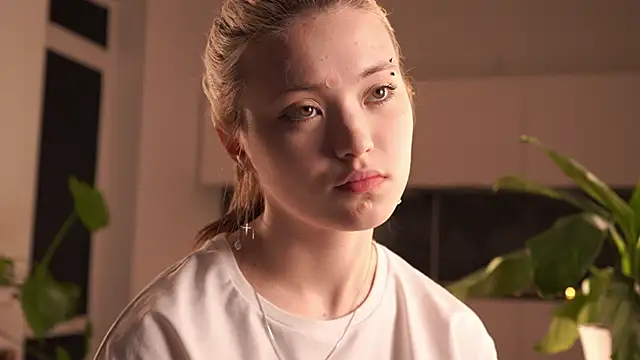 Snapshot of EleniRoeber chatting on 03-11-26, 04:24 EleniRoeber online show from 03-11-26, 04:24