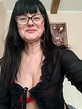 Snapshot of AliceSwan57 chatting on 02-02-26, 11:42 AliceSwan57 online show from 02-02-26, 11:42