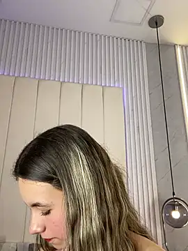 JuliaColemann online show from 03-19-26, 12:09