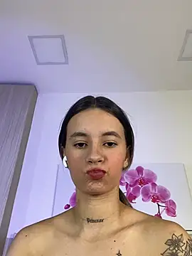 JuliaColemann online show from 07-28-26, 02:13