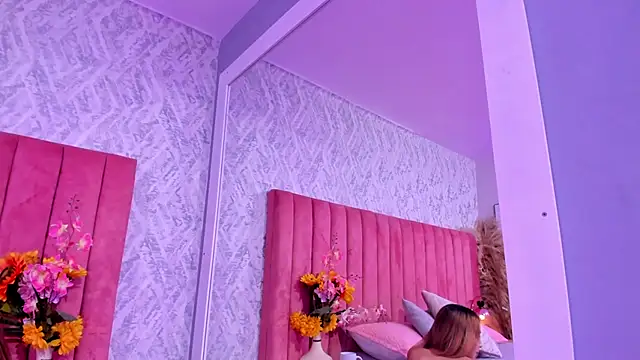 Snapshot of chiarabonds chatting on 02-06-26, 05:05 chiarabonds online show from 02-06-26, 05:05