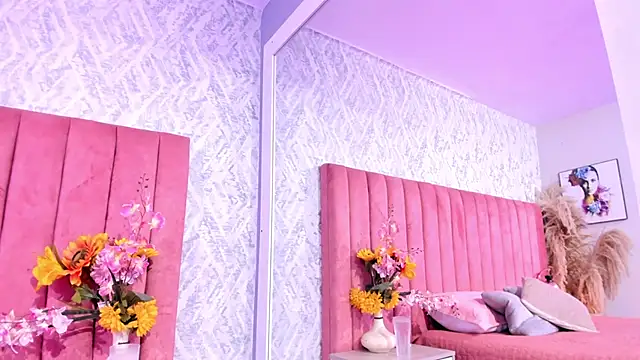 Snapshot of chiarabonds chatting on 02-13-26, 05:09 chiarabonds online show from 02-13-26, 05:09