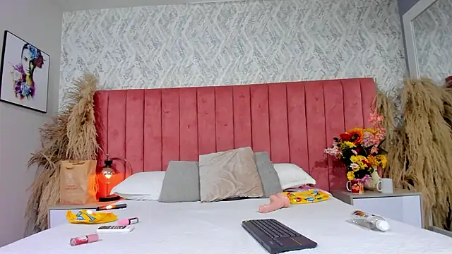 Snapshot of chiarabonds chatting on 03-08-26, 05:17 chiarabonds online show from 03-08-26, 05:17