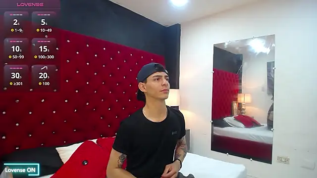 Snapshot of Logan_Woods chatting on 02-03-26, 09:42 Logan Woods online show from 02-03-26, 09:42