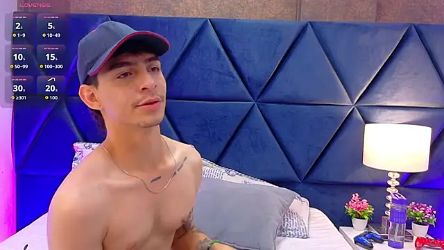 Snapshot of Logan_Woods chatting on 02-13-26, 09:27 Logan Woods online show from 02-13-26, 09:27