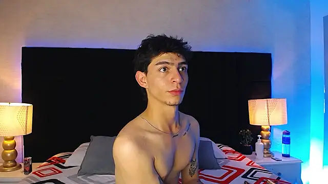 Snapshot of Logan_Woods chatting on 02-18-26, 01:34 Logan Woods online show from 02-18-26, 01:34