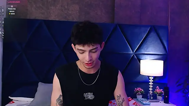 Snapshot of Logan_Woods chatting on 02-23-26, 09:12 Logan Woods online show from 02-23-26, 09:12