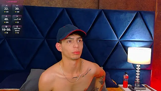 Snapshot of Logan_Woods chatting on 03-14-26, 05:35 Logan Woods online show from 03-14-26, 05:35