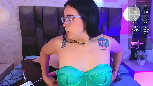 Snapshot of vicky_grey chatting on 03-11-26, 12:33 vicky grey online show from 03-11-26, 12:33