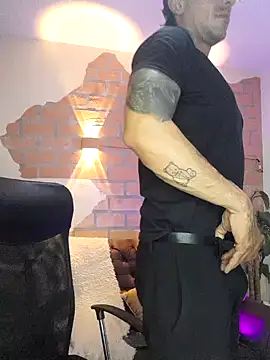 Snapshot of mister_eithan chatting on 01-18-26, 04:05 mister eithan online show from 01-18-26, 04:05