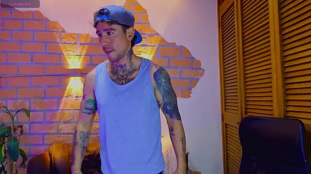 Snapshot of mister_eithan chatting on 01-19-26, 02:48 mister eithan online show from 01-19-26, 02:48