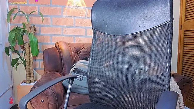 Snapshot of mister_eithan chatting on 03-06-26, 02:41 mister eithan online show from 03-06-26, 02:41