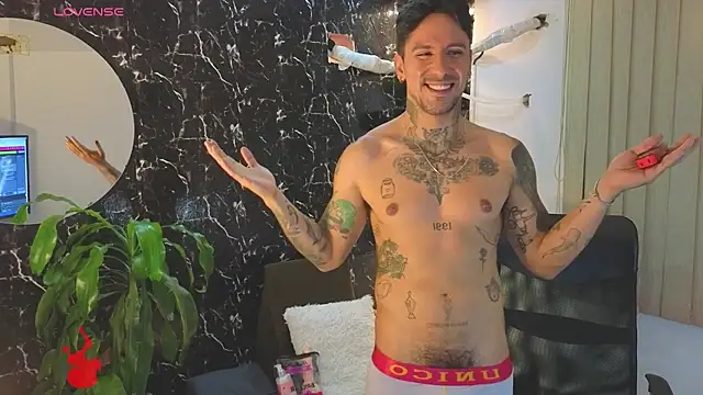 Snapshot of mister_eithan chatting on 06-03-26, 03:20 mister eithan online show from 06-03-26, 03:20