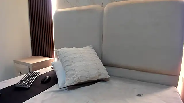 Snapshot of PalomaAguilarx69 chatting on 02-21-26, 01:39 PalomaAguilarx69 online show from 02-21-26, 01:39