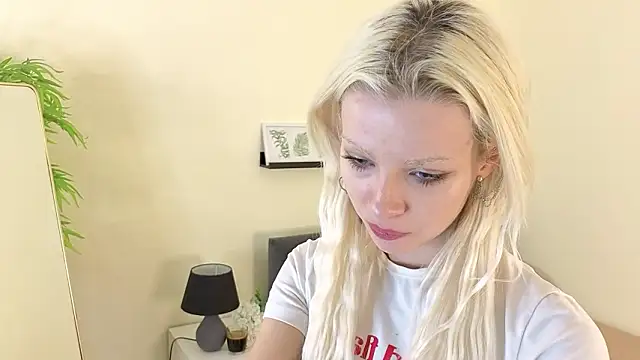 Naomi Demio online show from 02-06-26, 02:53