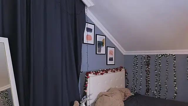 Naomi Demio online show from 04-26-26, 12:25